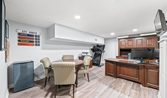 390 Willard Rd, Aurora, OH 44202