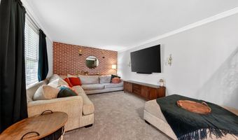 693 Rustic Valley Dr, Ballwin, MO 63021