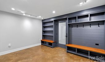 12 Beech Tree Ln, Asheville, NC 28804
