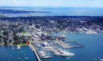 37 Marsh St, Newport, RI 02840