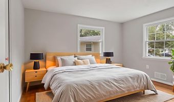 8504 CANTERBURY Dr, Annandale, VA 22003