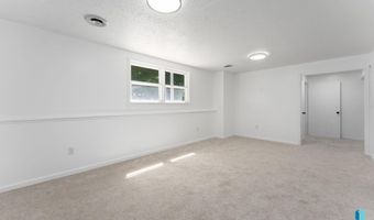409 S 8th Ave, Brandon, SD 57005
