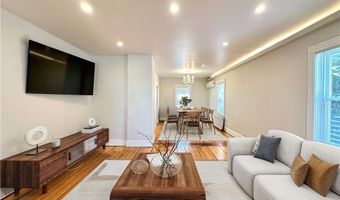 91 Van Zandt Ave, Newport, RI 02840