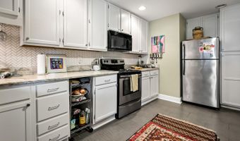 610 SOMERSET Rd 302, Baltimore, MD 21210