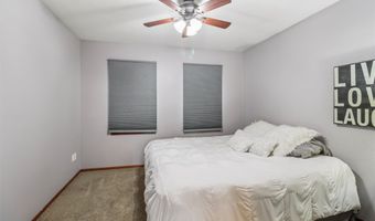 946 11th Ave SE, Altoona, IA 50009