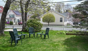 29 Pleasant St, Bar Harbor, ME 04609