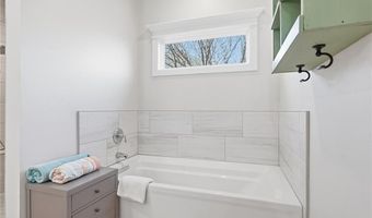 1210 Signal Lake Ct, Baldwin City, KS 66006