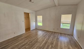 11 Lakeview Dr, Astatula, FL 34705