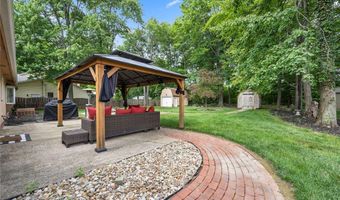 1135 Royal Dr, Amherst, OH 44001