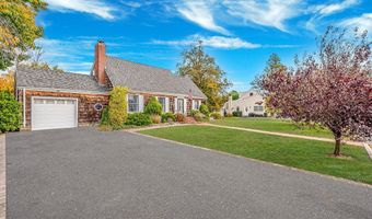 50 Mole Pl, Amityville, NY 11701