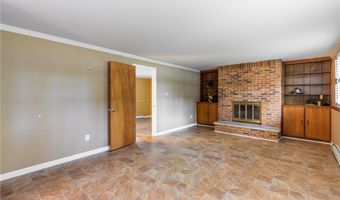 24 Glenbourne Ct, Amherst, NY 14221