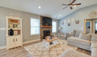 221 Little Man Dr, Boiling Springs, SC 29316