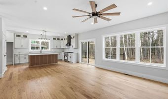 14 Stacey Ln 2, Chester, NH 03036