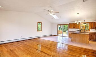 1 Pat Dr, Lincoln, RI 02865