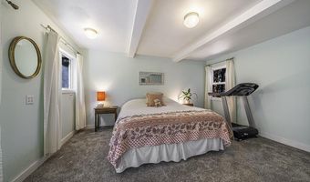 1000 Ivy Ln, Ashland, OR 97520
