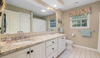 11 Prides Crossing Ln, North Kingstown, RI 02874