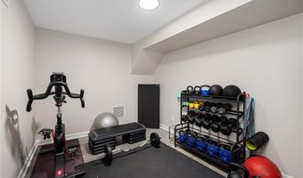 40 Charlotte Ave, North Kingstown, RI 02874