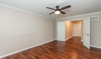 925 Westrun Dr, Ballwin, MO 63021