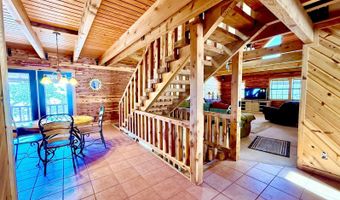 300 Round Up Ln, Bakersfield, MO 65609