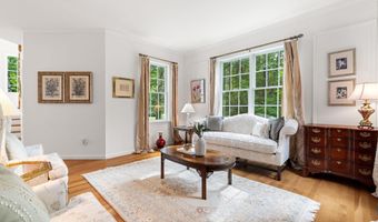 53 Essex Rd, Bedford, NH 03110