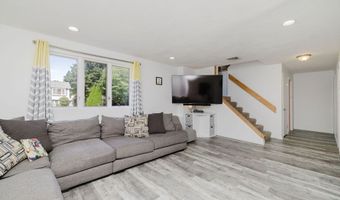 1 Lee Ann Dr, Johnston, RI 02919
