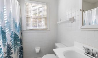 30 N PENNSYLVANIA Ave, Bethany Beach, DE 19930