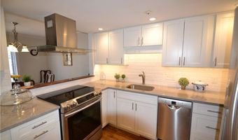 49 Seabreeze Ln 49, Bristol, RI 02809
