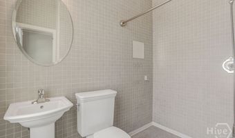 17 E 33rd St, Savannah, GA 31401
