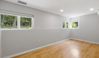 5 Newell Ct, Albany, NY 12204