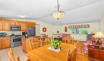 82 Hope Rd, Cranston, RI 02921