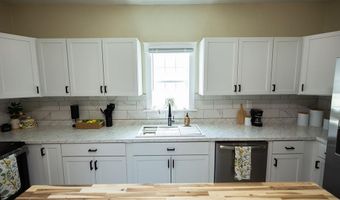 1217 W 3rd St, Anderson, IN 47304
