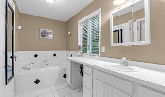 156 Magnolia Ln, Middletown, NJ 07748