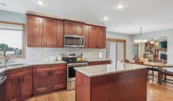 2012 Country Cove Ln, Altoona, IA 50009