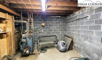 297 Old Turnpike NW Rd, Banner Elk, NC 28604