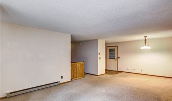 911 Woodglen Ct, Altoona, WI 54720