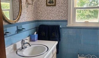 1 Brookdale Dr, Hopkinton, RI 02804