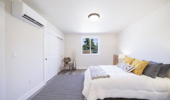 12270 Meadowlawn Dr, Oregon City, OR 97045