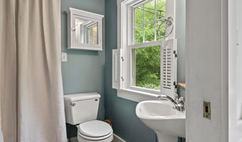 259 Middle Rd, Falmouth, ME 04105