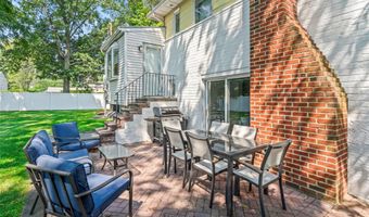 2 Lydia Ct, Albertson, NY 11507