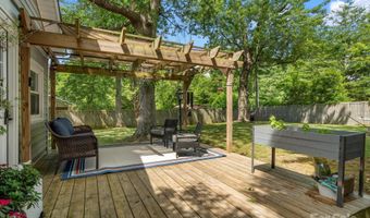 3839 Woodleaf Rd, Charlotte, NC 28205