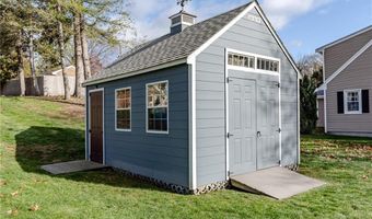 33 Rosewood Ln, Cumberland, RI 02864