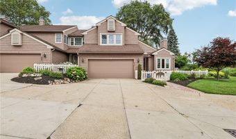 643 Isle View Dr, Akron, OH 44319