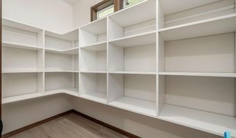 2413 E Tinley St, Brandon, SD 57005