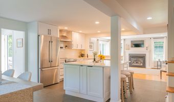 32 Pleasant Hill Rd, Falmouth, ME 04105