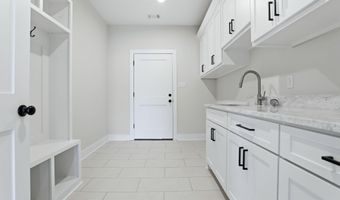 7648 S Shoreline Blvd, Benton, AR 72019