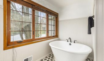 10159 E Rivershore Dr SE, Alto, MI 49302