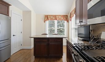 9 Pebble Beach Dr, Bedford, NH 03110