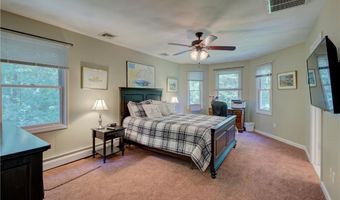 84 Bakewell Ct, Cranston, RI 02921