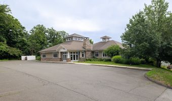 30 Country Squire Dr, Cromwell, CT 06416