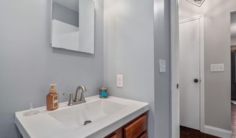 3 Oaks Ct, Albany, NY 12203